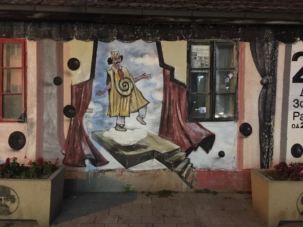 Mural Zorana Radmilovića u Zaječaru preko puta pozorišta